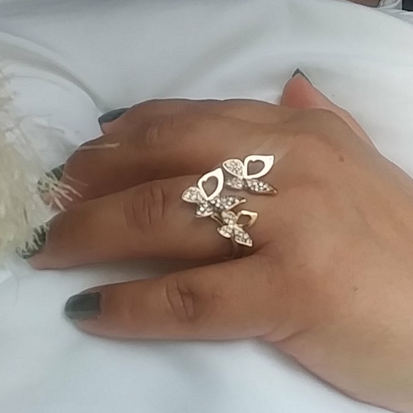 Ring - Picture 2 of 4